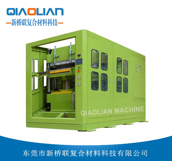 熱塑成型機